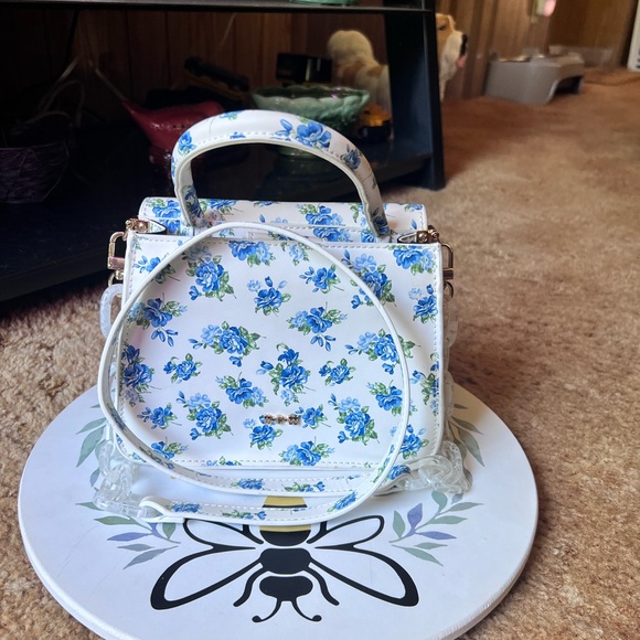 HOUSE OF WANT WE ARE CHIC VEGAN LEATHER TOP HANDLE CROSSBODY IN BLUE FLORAL. - Picture 17 of 17